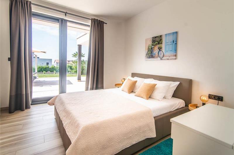 4 bedroom villa with pool near Pula, sleeps 8