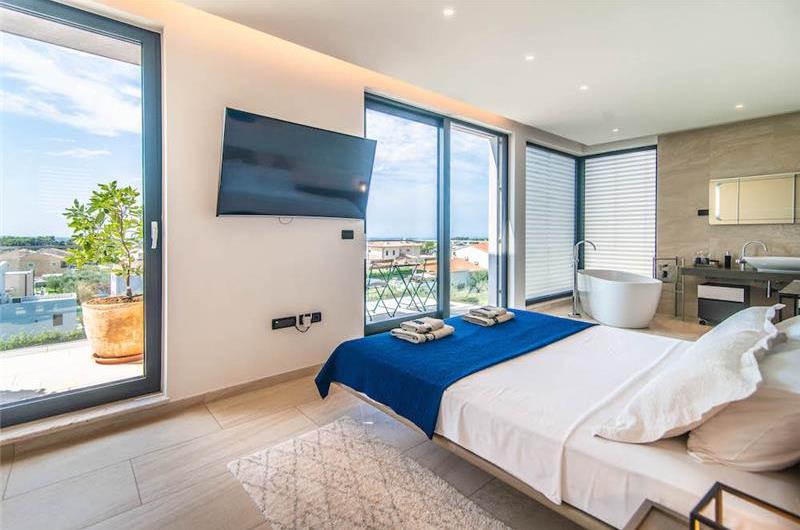 4 bedroom villa with pool near Pula, sleeps 8