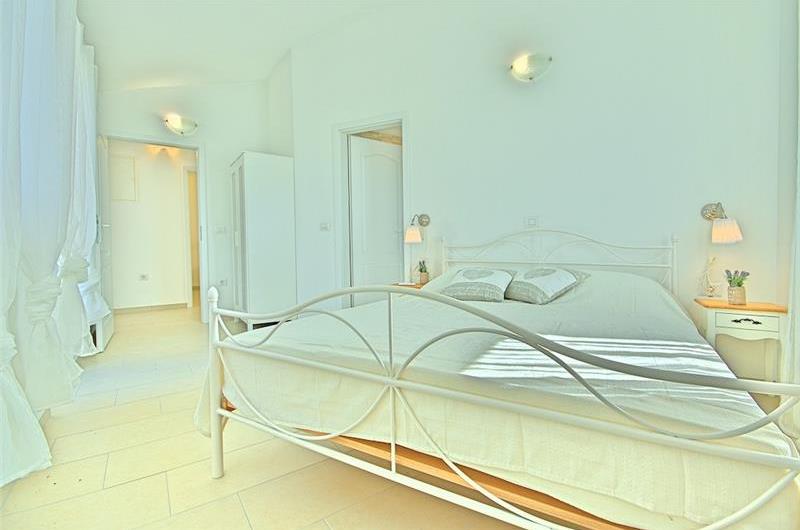 4 bedroom villa with pool near Sveti Lovrec, sleeps 8