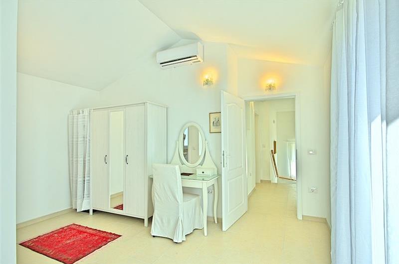 4 bedroom villa with pool near Sveti Lovrec, sleeps 8