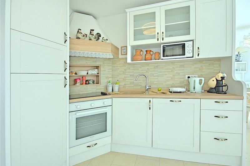 4 bedroom villa with pool near Sveti Lovrec, sleeps 8