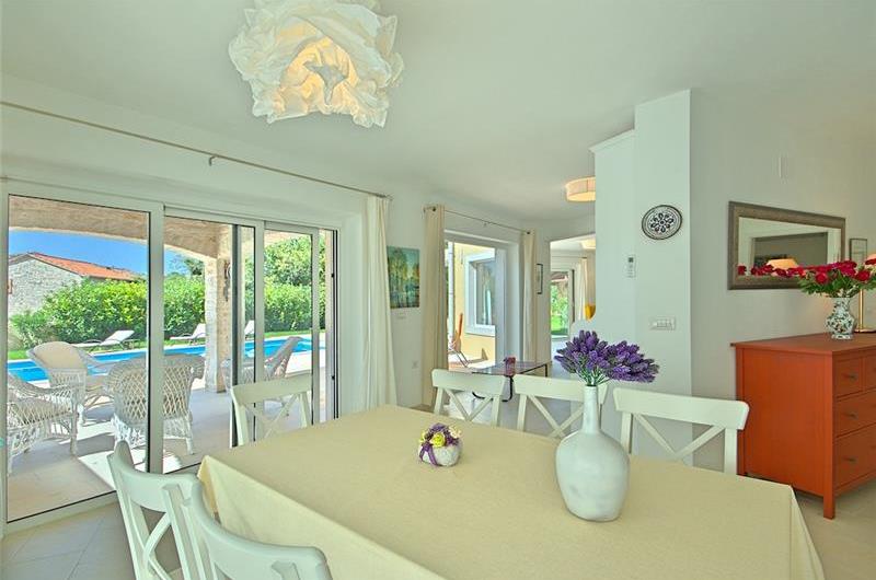 4 bedroom villa with pool near Sveti Lovrec, sleeps 8