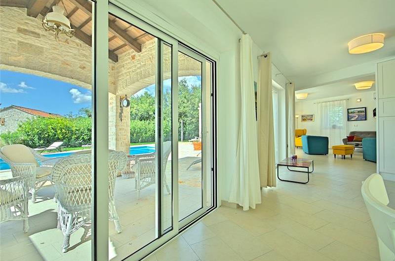 4 bedroom villa with pool near Sveti Lovrec, sleeps 8