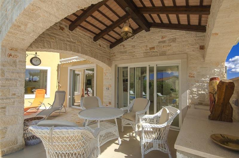 4 bedroom villa with pool near Sveti Lovrec, sleeps 8