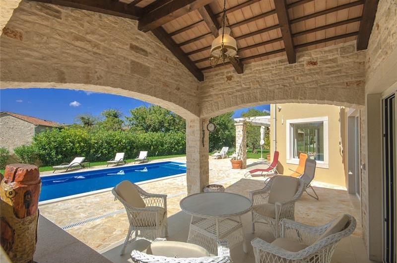 4 bedroom villa with pool near Sveti Lovrec, sleeps 8