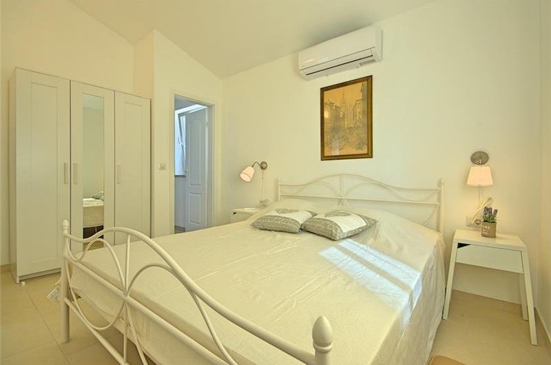 4 bedroom villa with pool near Sveti Lovrec, sleeps 8