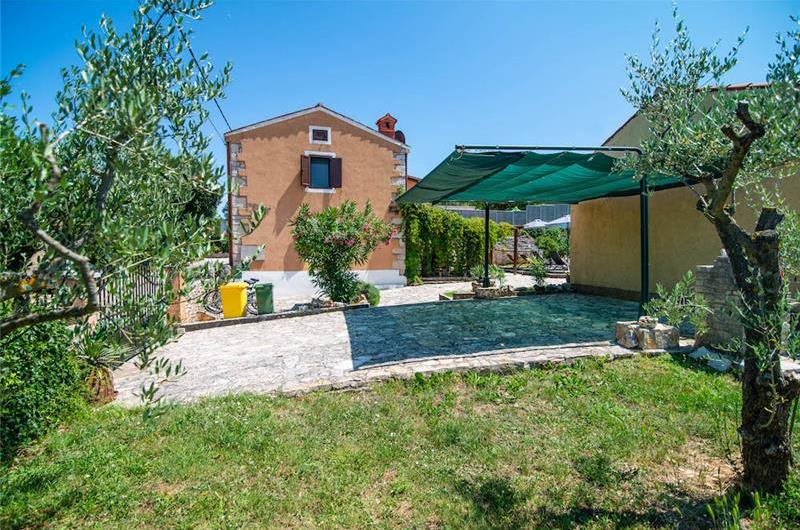3 bedroom villa with pool near Pula, sleeps 6
