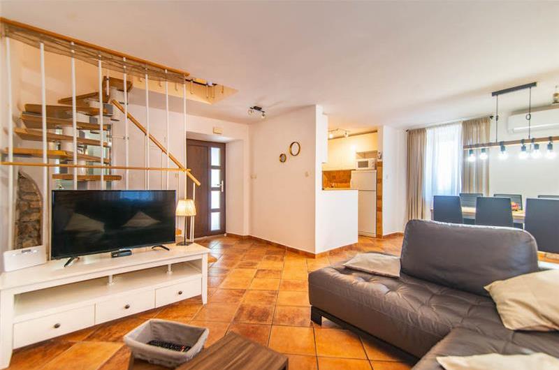 3 bedroom villa with pool near Pula, sleeps 6