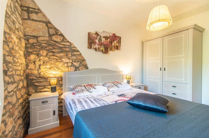 3 bedroom villa with pool near Pula, sleeps 6