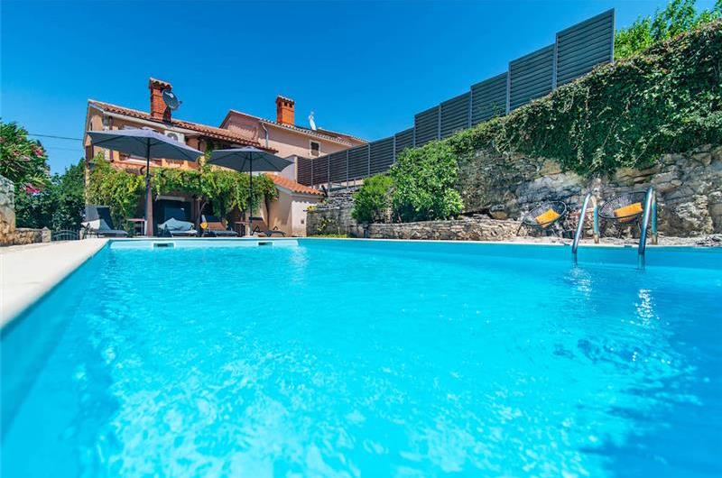 3 bedroom villa with pool near Pula, sleeps 6
