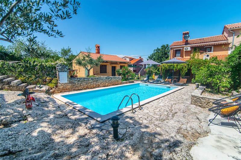 3 bedroom villa with pool near Pula, sleeps 6