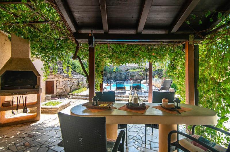 3 bedroom villa with pool near Pula, sleeps 6