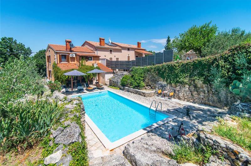 3 bedroom villa with pool near Pula, sleeps 6