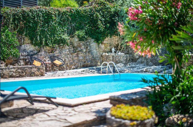 3 bedroom villa with pool near Pula, sleeps 6