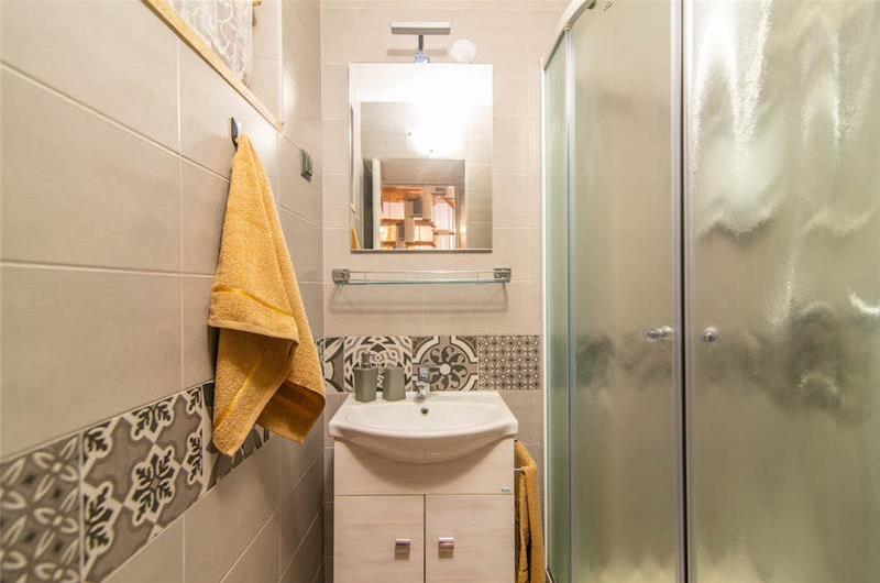 3 bedroom villa with pool near Pula, sleeps 6