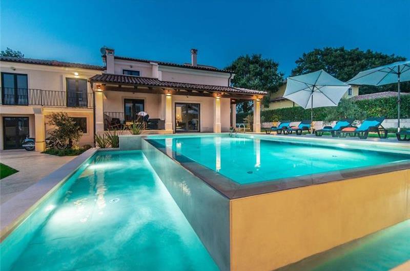 7 bedroom villa with pool in Svetvinčenat, sleeps 14