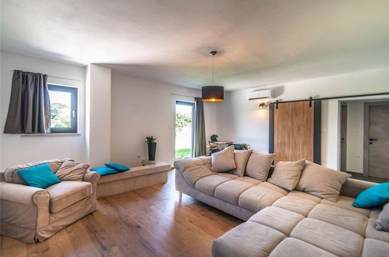 7 bedroom villa with pool in Svetvinčenat, sleeps 14