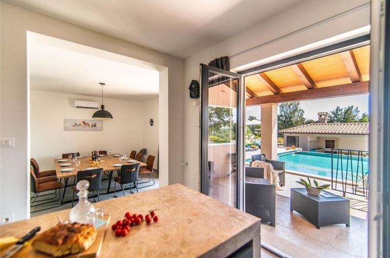 7 bedroom villa with pool in Svetvinčenat, sleeps 14
