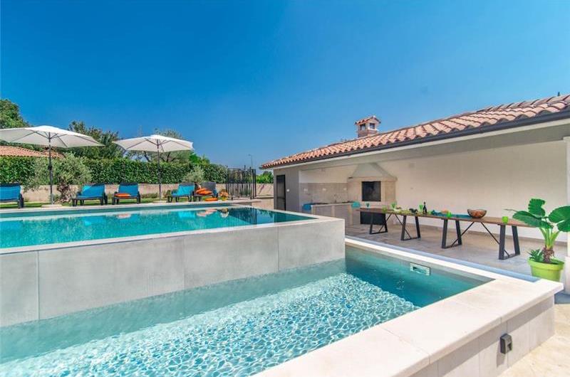 7 bedroom villa with pool in Svetvinčenat, sleeps 14
