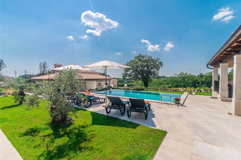 7 bedroom villa with pool in Svetvinčenat, sleeps 14