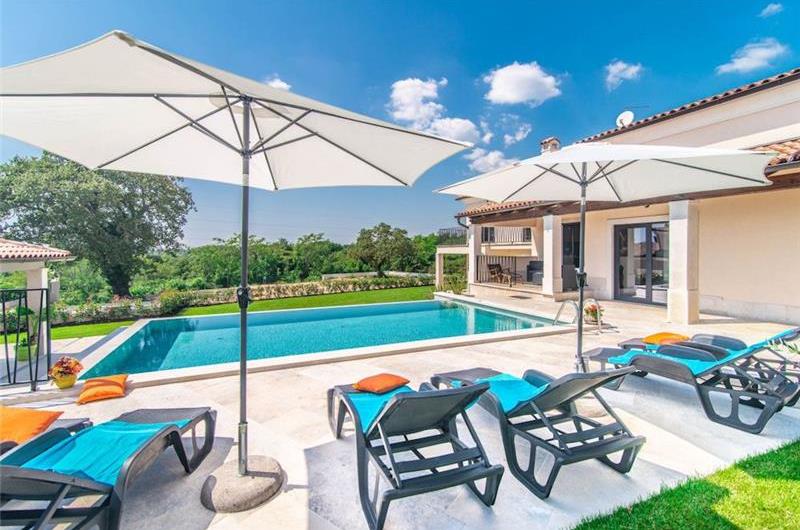 7 bedroom villa with pool in Svetvinčenat, sleeps 14