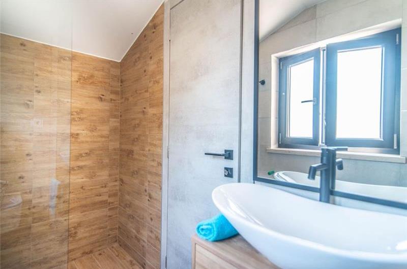 7 bedroom villa with pool in Svetvinčenat, sleeps 14