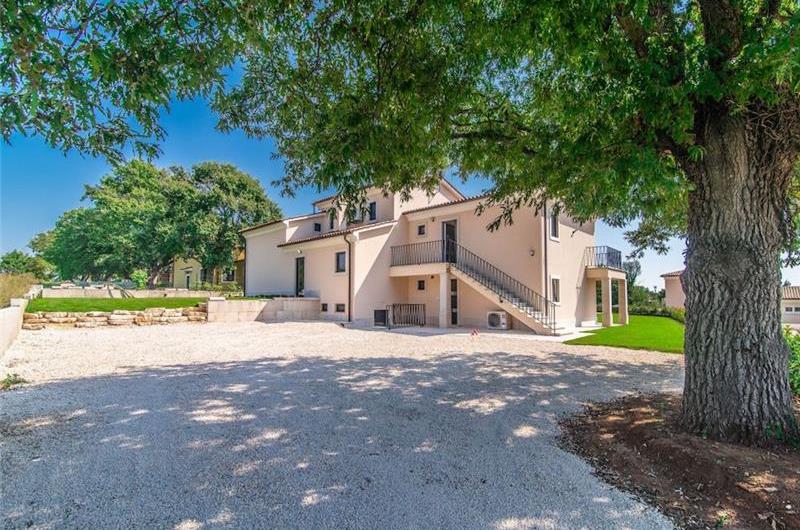 7 bedroom villa with pool in Svetvinčenat, sleeps 14
