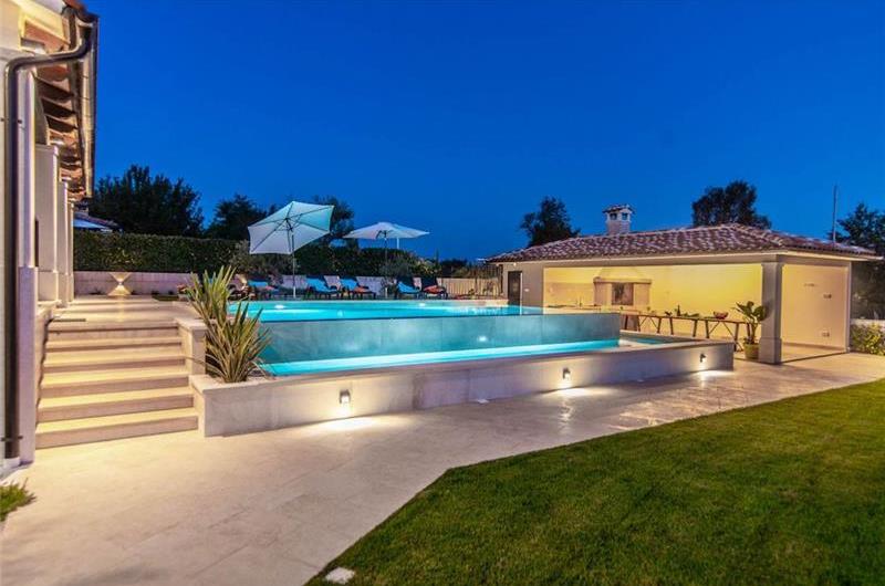 7 bedroom villa with pool in Svetvinčenat, sleeps 14