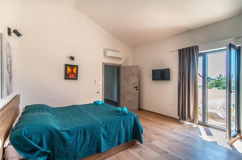 7 bedroom villa with pool in Svetvinčenat, sleeps 14