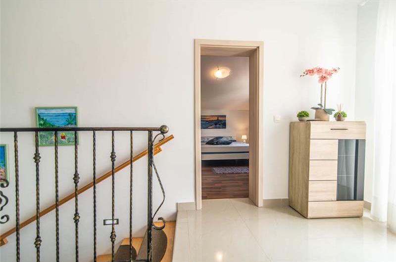 6 bedroom villa with pool near Sveti Lovrec and Poreč, sleeps 12
