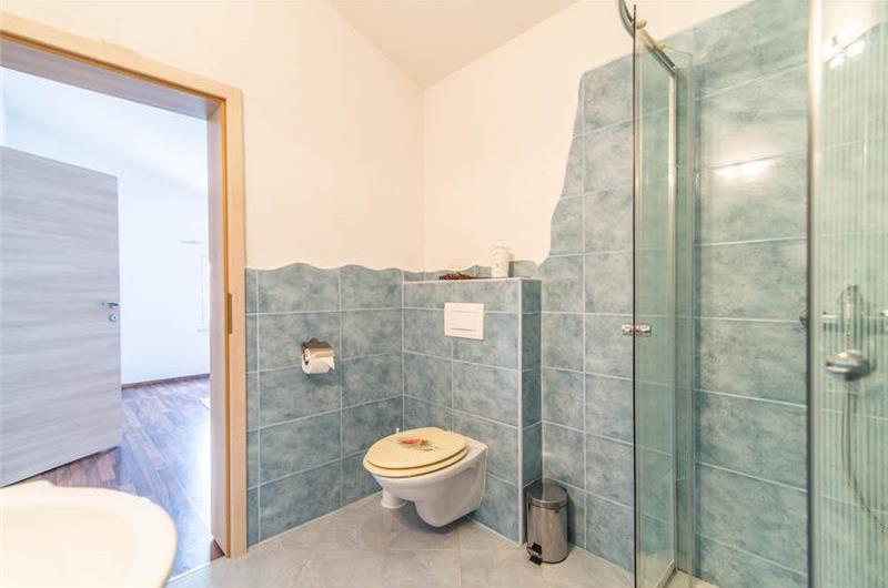 6 bedroom villa with pool near Sveti Lovrec and Poreč, sleeps 12