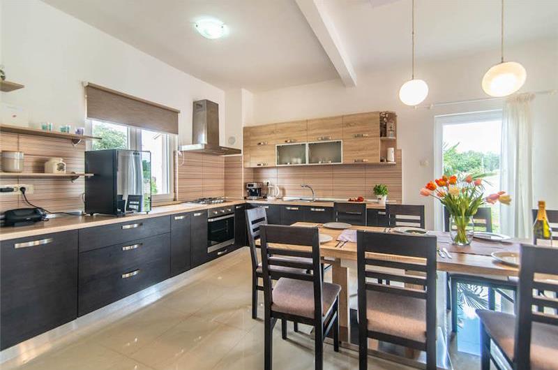 6 bedroom villa with pool near Sveti Lovrec and Poreč, sleeps 12