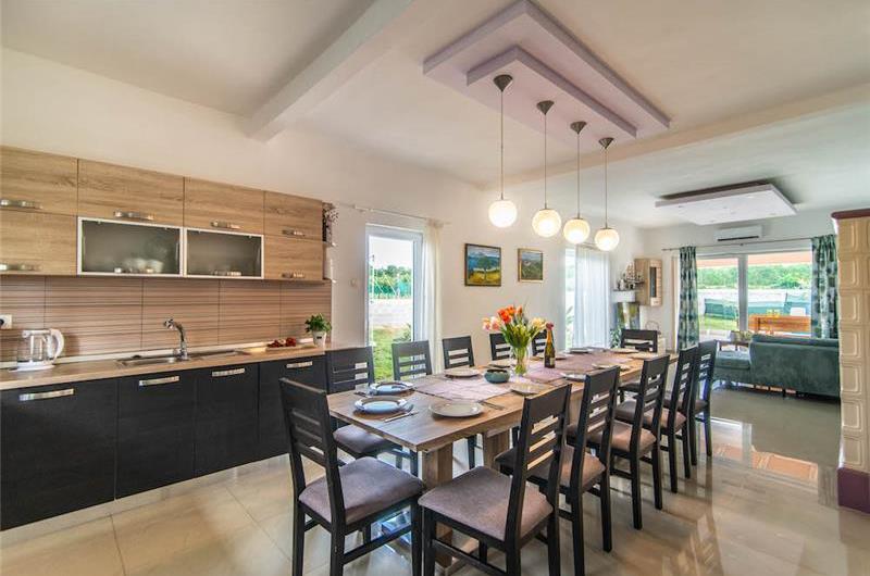 6 bedroom villa with pool near Sveti Lovrec and Poreč, sleeps 12