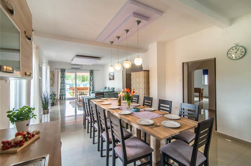 6 bedroom villa with pool near Sveti Lovrec and Poreč, sleeps 12