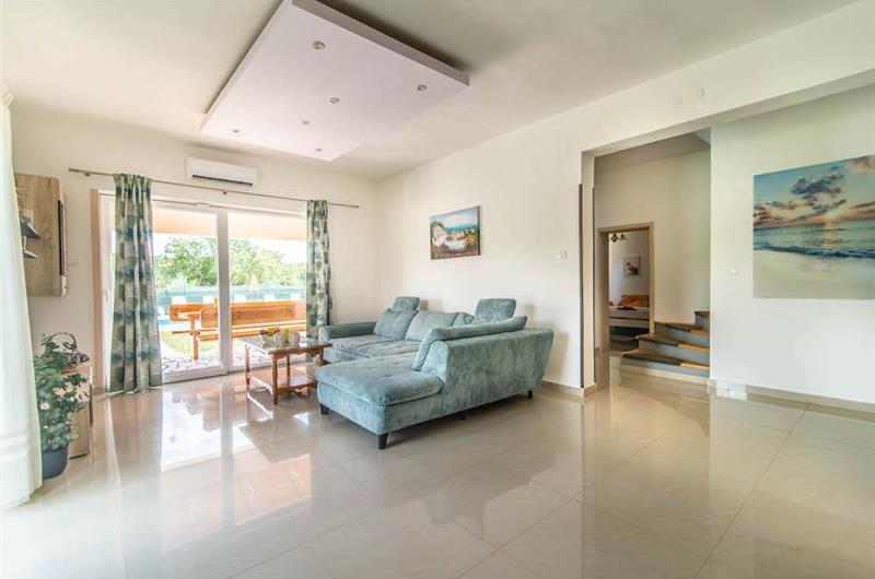 6 bedroom villa with pool near Sveti Lovrec and Poreč, sleeps 12