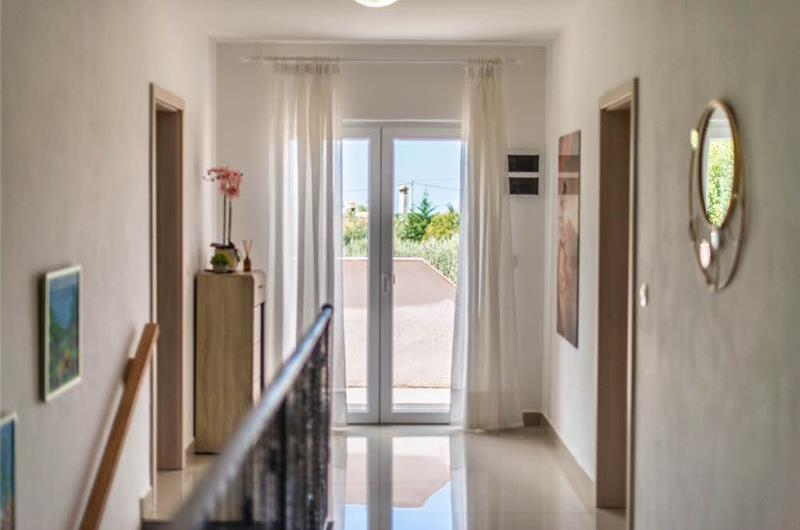 6 bedroom villa with pool near Sveti Lovrec and Poreč, sleeps 12