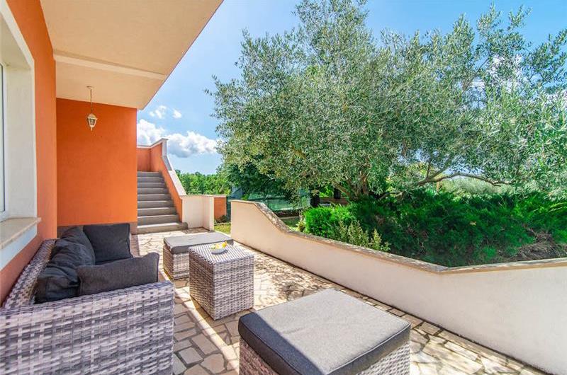 6 bedroom villa with pool near Sveti Lovrec and Poreč, sleeps 12