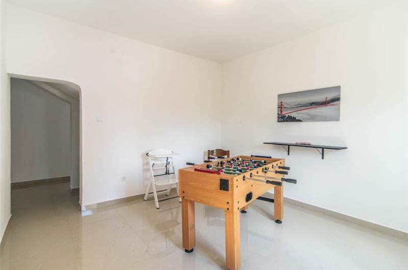 6 bedroom villa with pool near Sveti Lovrec and Poreč, sleeps 12