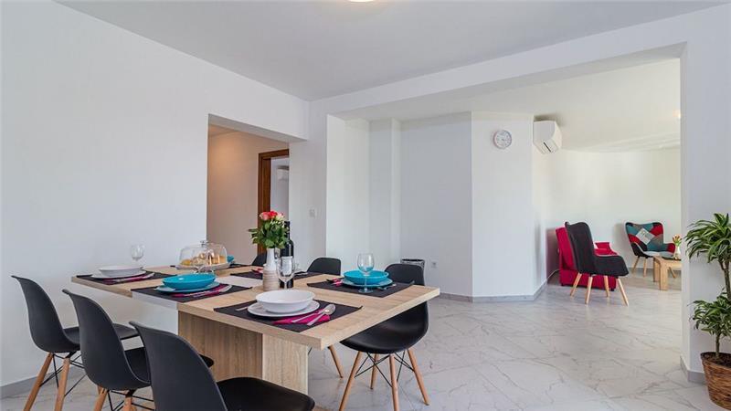 6 bedroom villa with pool near Pula, sleeps 12