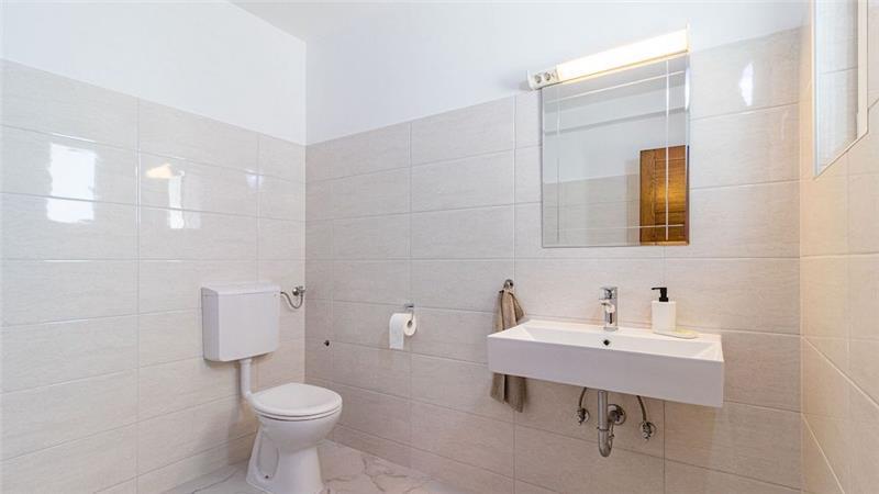 6 bedroom villa with pool near Pula, sleeps 12