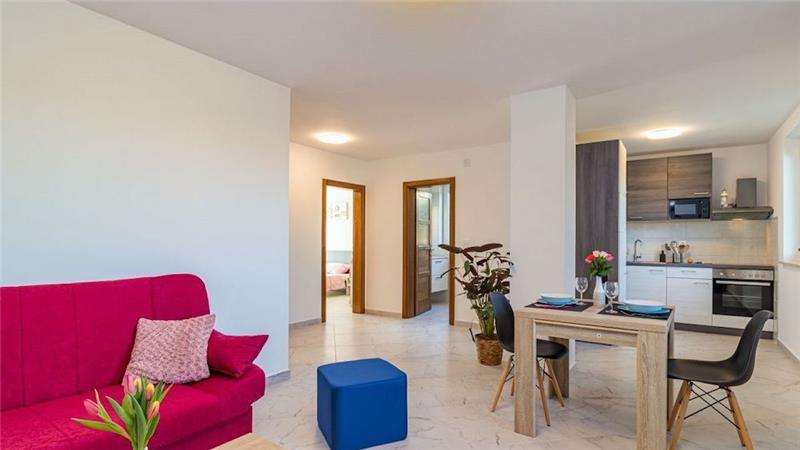 6 bedroom villa with pool near Pula, sleeps 12