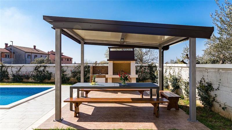 6 bedroom villa with pool near Pula, sleeps 12