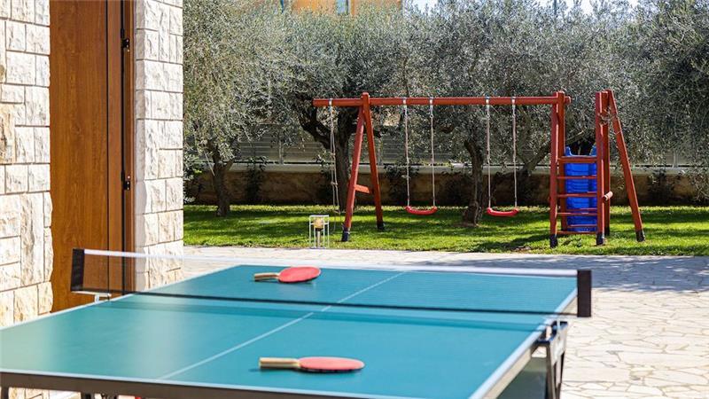 6 bedroom villa with pool near Pula, sleeps 12