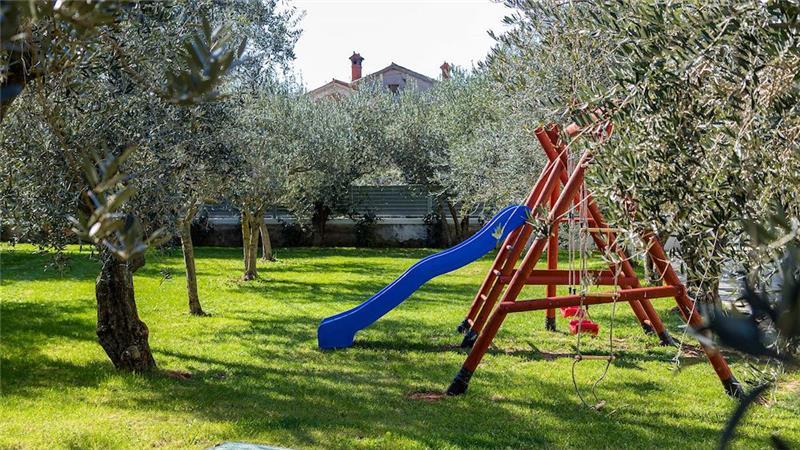 6 bedroom villa with pool near Pula, sleeps 12