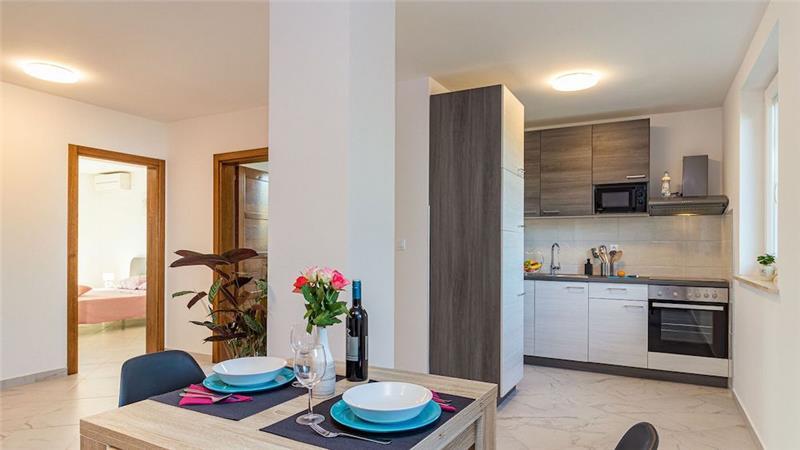 6 bedroom villa with pool near Pula, sleeps 12