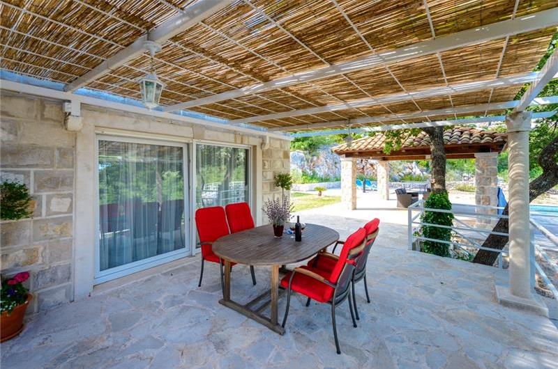 2 bedroom villa with pool and mountain views near Orašac, sleeps 4