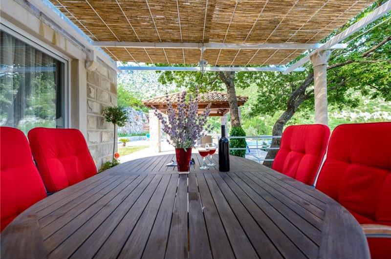 2 bedroom villa with pool and mountain views near Orašac, sleeps 4