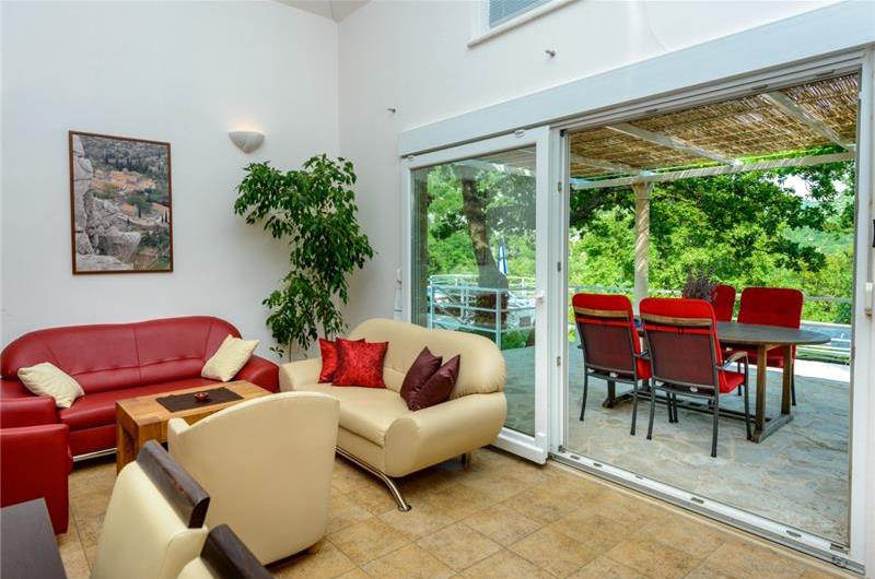 2 bedroom villa with pool and mountain views near Orašac, sleeps 4
