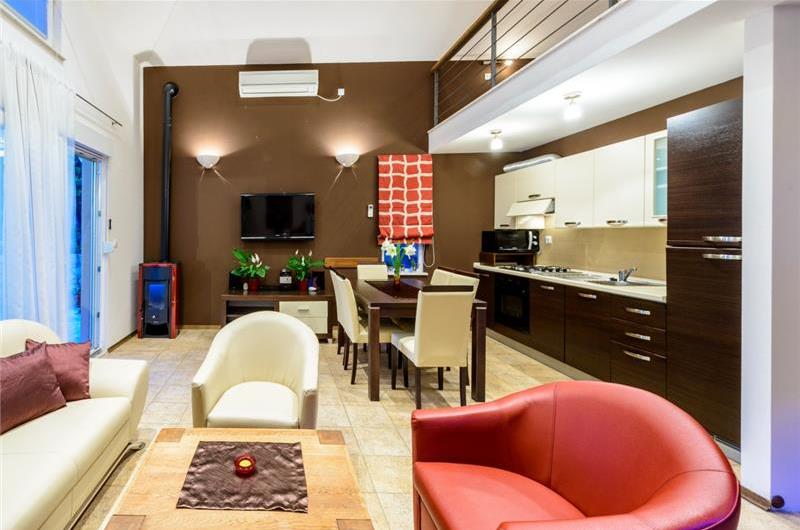 2 bedroom villa with pool and mountain views near Orašac, sleeps 4