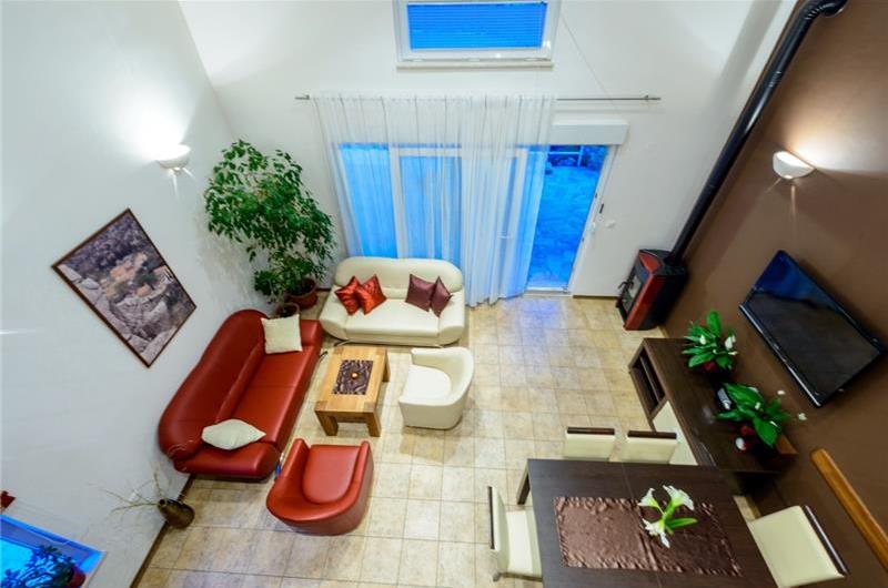 2 bedroom villa with pool and mountain views near Orašac, sleeps 4
